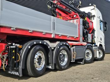 Scania R590 V8 8x2 / HMF 9520 - JIB - WINCH / TRACTOR